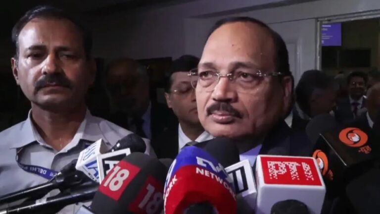 वोट चोरी के मुद्दे पर राहुल गांधी के सुप्रीम कोर्ट मार्च और CJI सूर्यकांत के बयान से जुड़ी खबर
