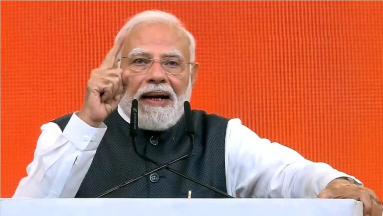 PM Modi addressing the gathering on completion of 25 years in public life