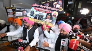 पंजाब विधानसभा के बाहर सुखपाल सिंह खैरा के निलंबन को लेकर आप और कांग्रेस नेताओं के बीच विवाद