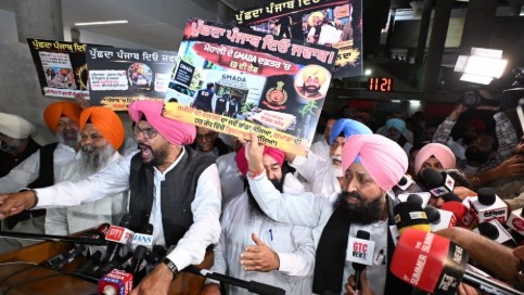 पंजाब विधानसभा के बाहर सुखपाल सिंह खैरा के निलंबन को लेकर आप और कांग्रेस नेताओं के बीच विवाद