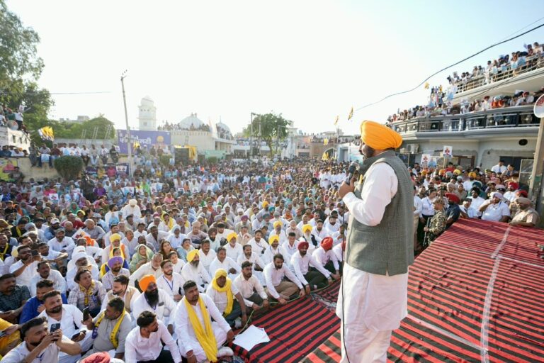 नकोदर के Lok Milni कार्यक्रम में मुख्यमंत्री भगवंत मान लोगों को संबोधित करते हुए