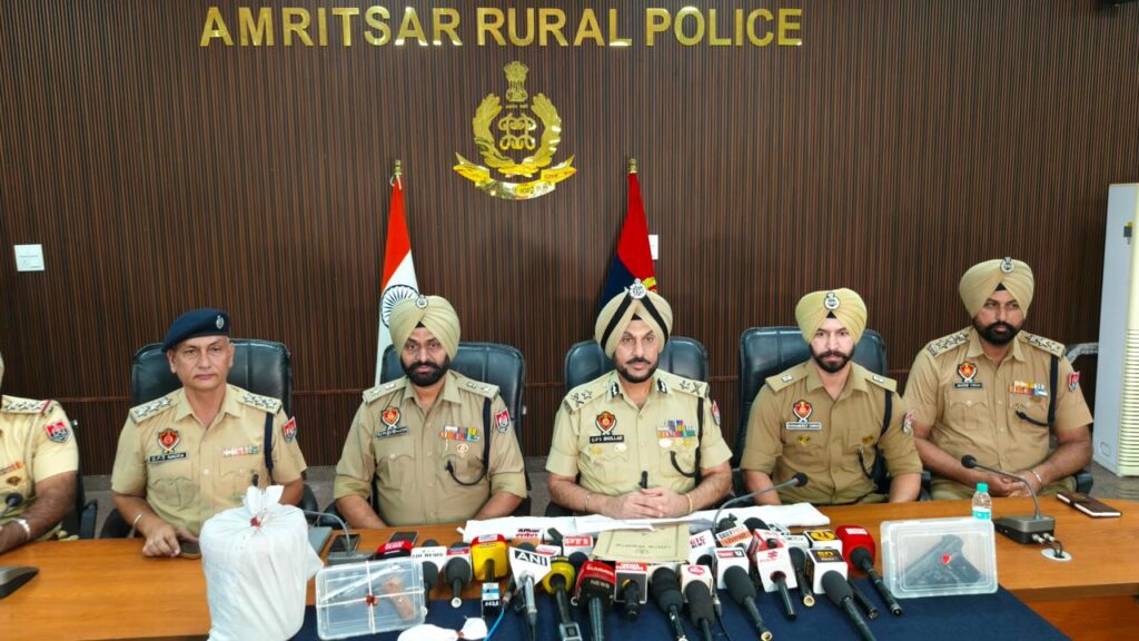 अमृतसर ग्रामीण पुलिस द्वारा सात आरोपियों की गिरफ्तारी और हेरोइन हैंड ग्रेनेड व पिस्तौल की बरामदगी