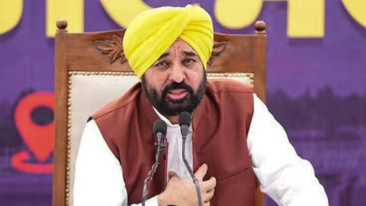 दिल्ली एयरपोर्ट पर भगवंत मान को रोके जाने के मामले में BJP और AAP के बीच विवाद