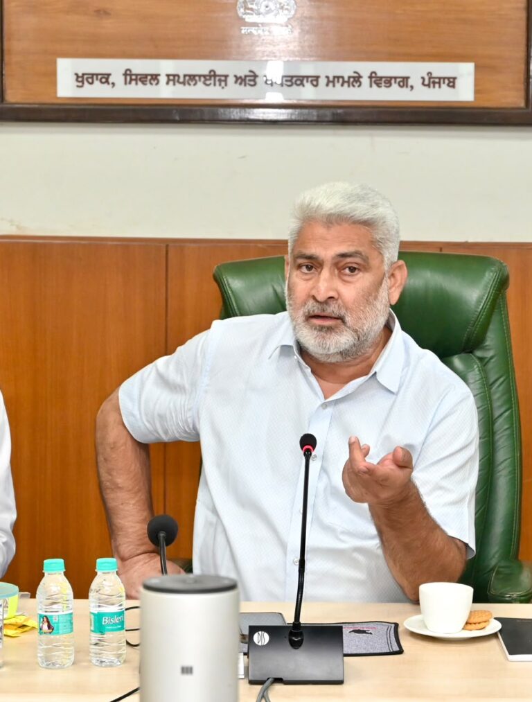 पंजाब में धान खरीद की समीक्षा करते मंत्री लाल चंद कटारूचक्क