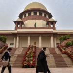 दिल्ली में बैरिकेड हटाने, इंटरनेट सेवा सामान्य करने और मेट्रो संचालन पर सुप्रीम कोर्ट के निर्देशों से जुड़ी खबर।